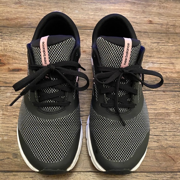 New Balance Graphic Blk/Pink Running Shoes - Picture 2 of 6